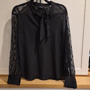 💙RW&CO. - NWOT - Black Tie-Neck Blouse with Lace Sleeves